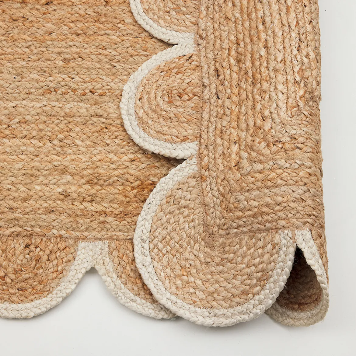 Aria Scalloped Jute Floor Rug