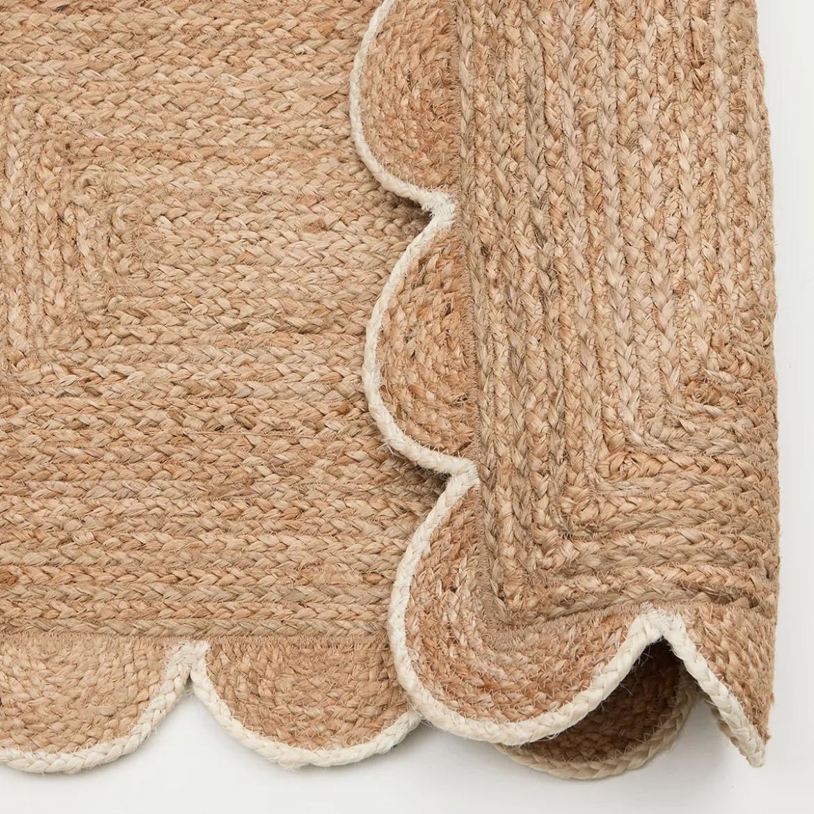 Aria Scalloped Natural/White Jute Indoor Mat