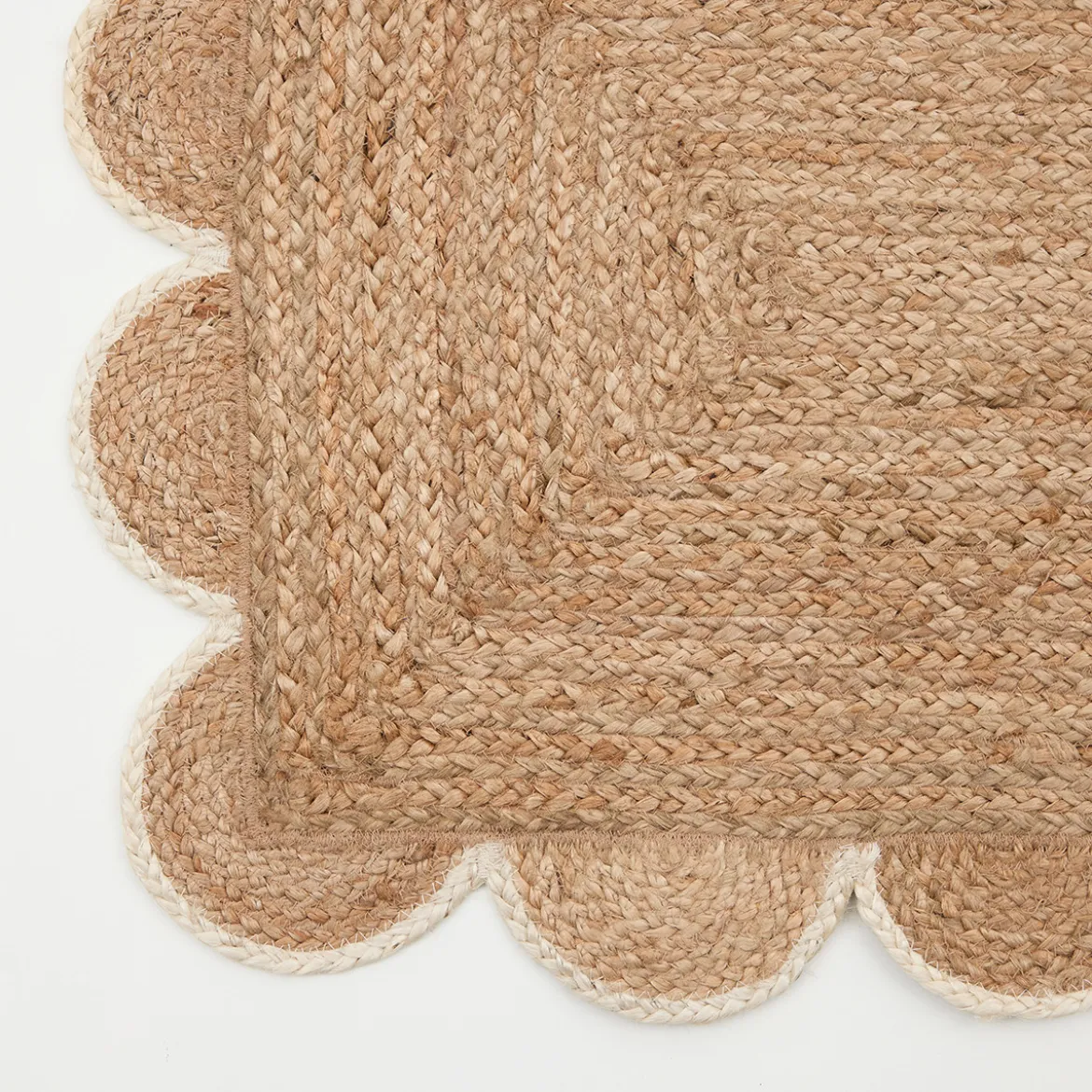 Aria Scalloped Natural/White Jute Indoor Mat