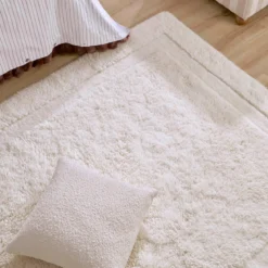 Ari Wool Floor Rug