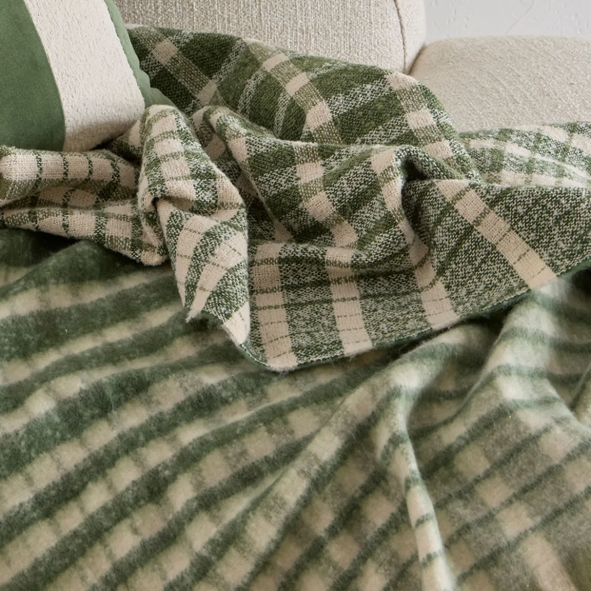 Arlo Reversible Extra Large Throw