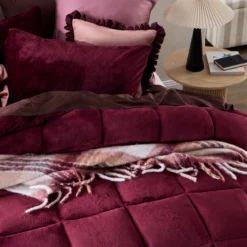 Cosy Cube Berry Comforter Set