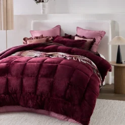 Cosy Cube Berry Comforter Set