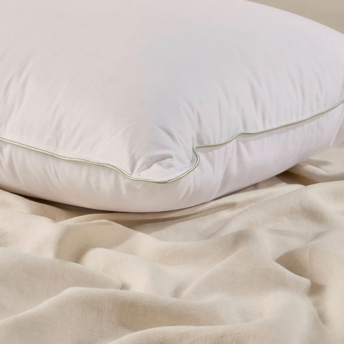 30/70 Duck Down Feather Queen Pillow