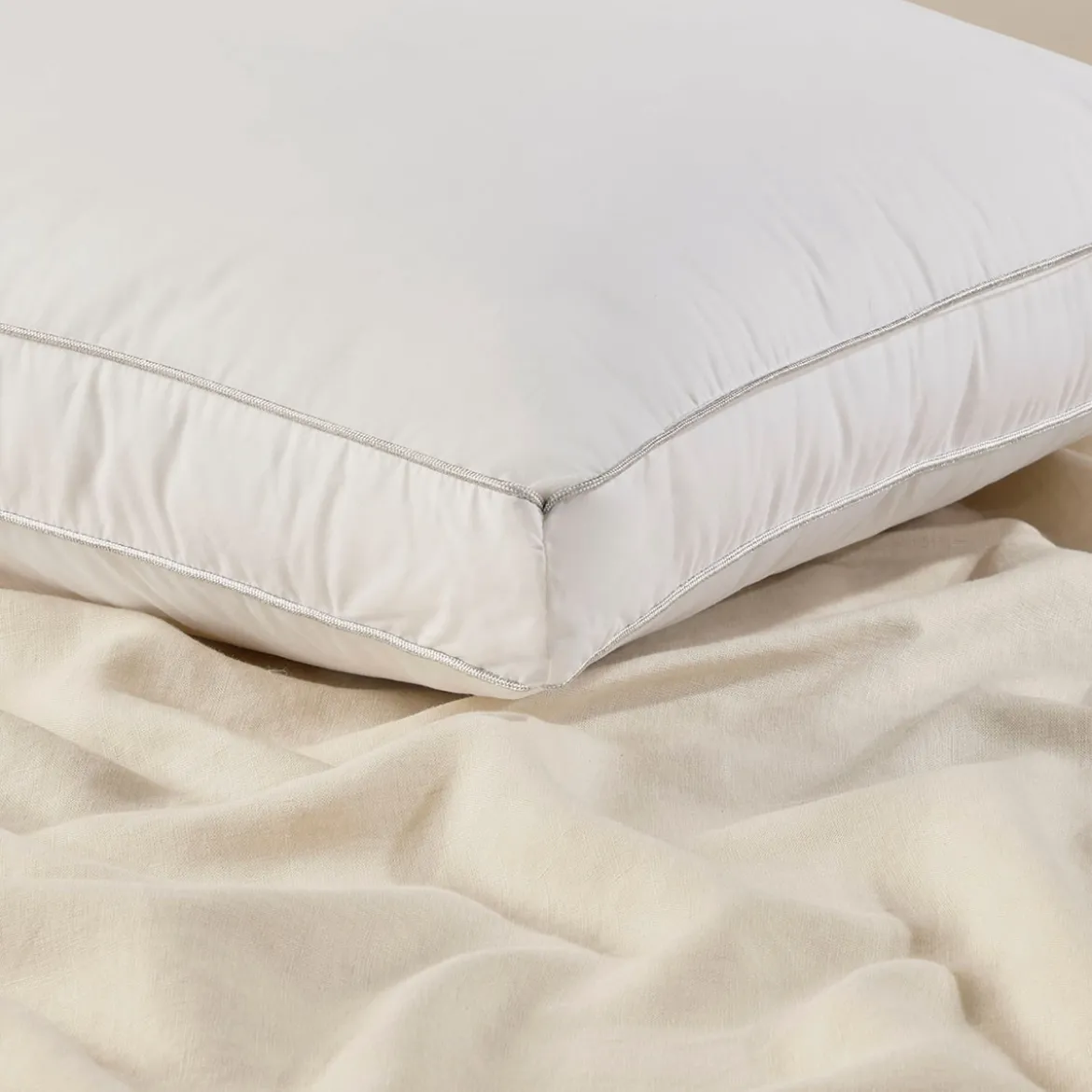Hotel & Home Superior Microfibre Queen Size Pillow