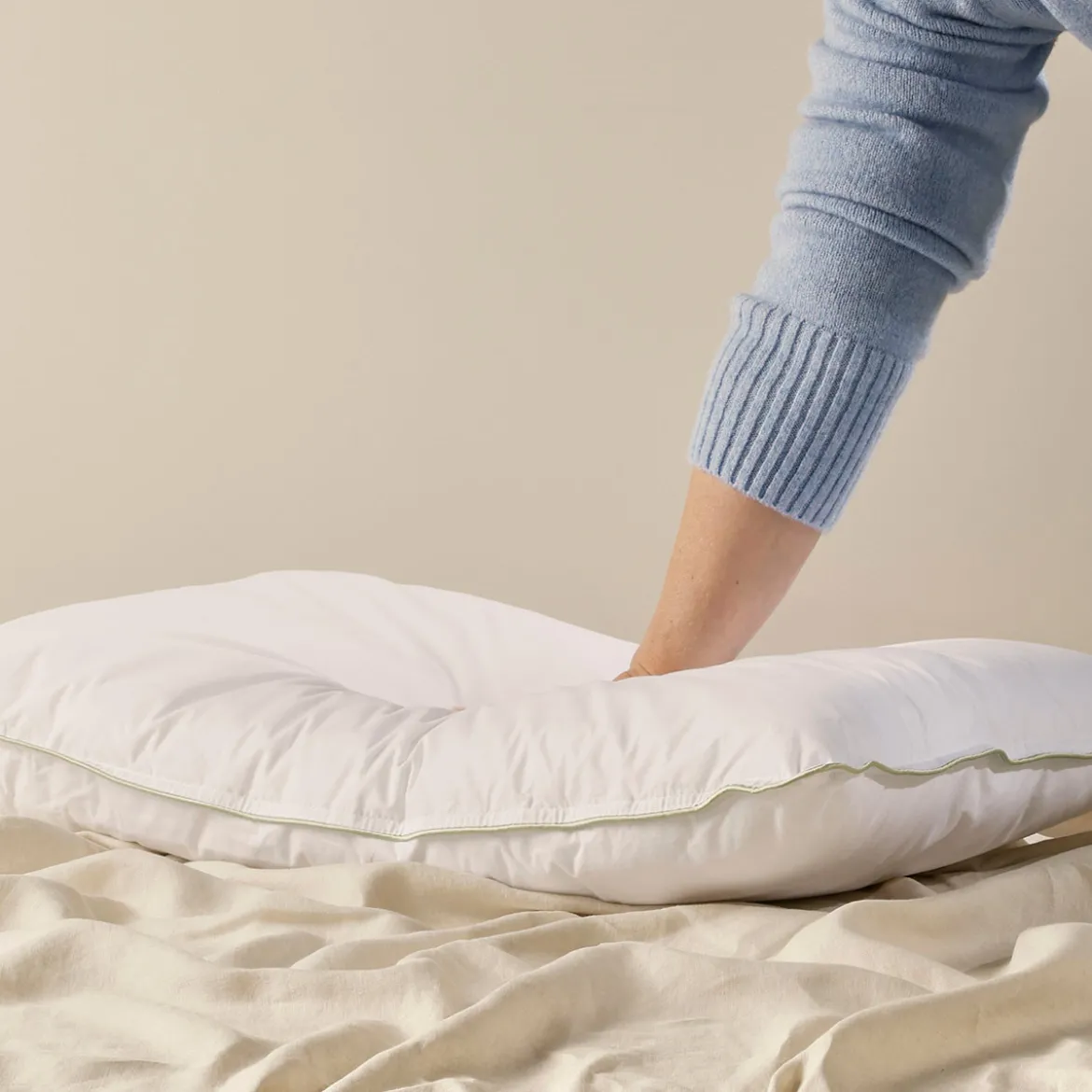 Hypoallergenic Microfibre Medium Pillow