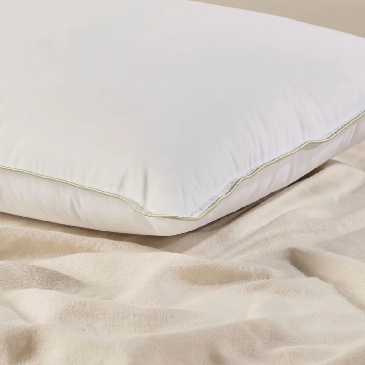 Hypoallergenic Microfibre Medium Pillow
