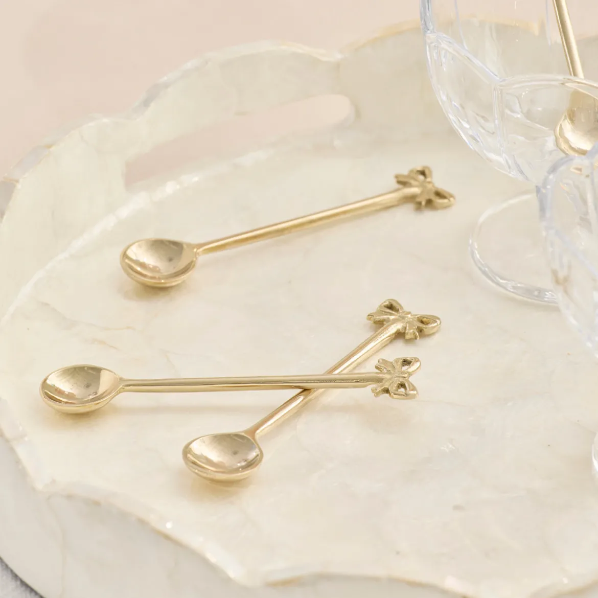 Layla Capiz Scallop Tray