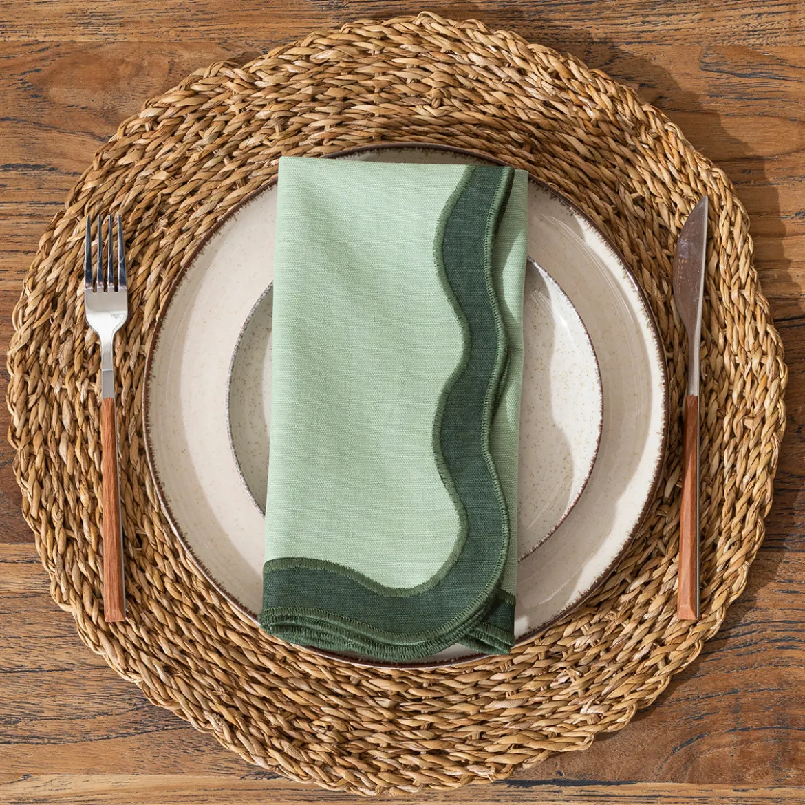 Maya Green Scalloped Napkin