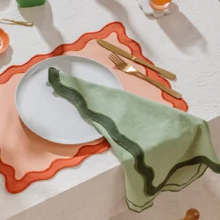 Maya Green Scalloped Napkin