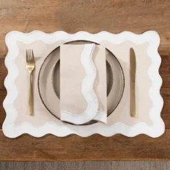 Maya Scalloped Placemat