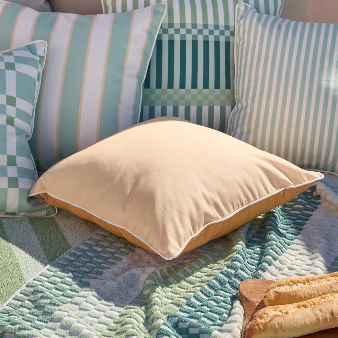 Nura Reversible Outdoor Cushion