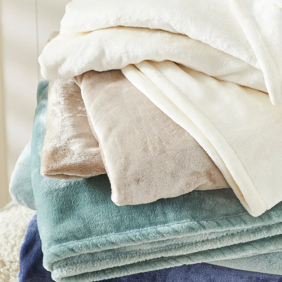 Simply The Softest 350gsm Microfibre Blanket