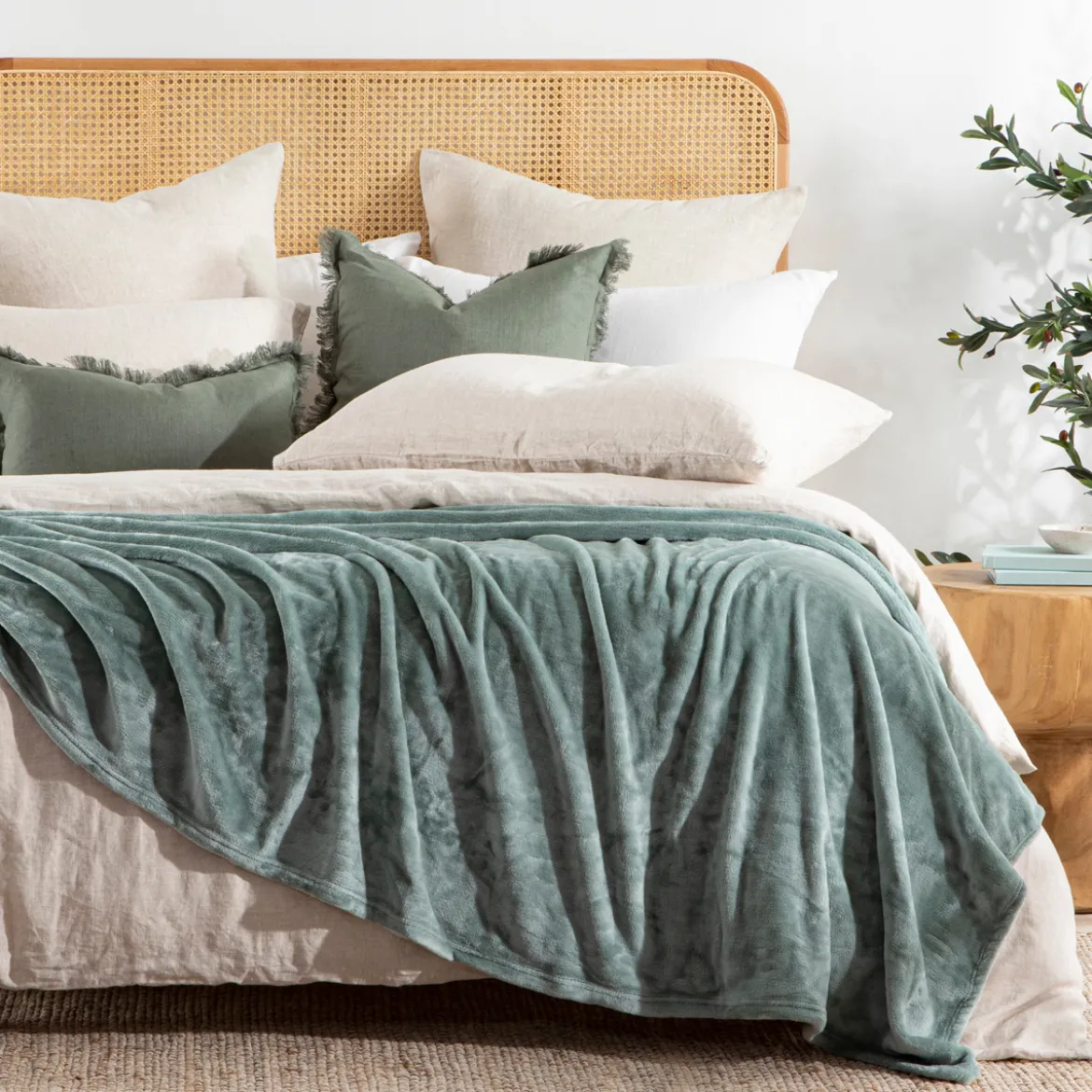 Simply The Softest 350gsm Microfibre Blanket
