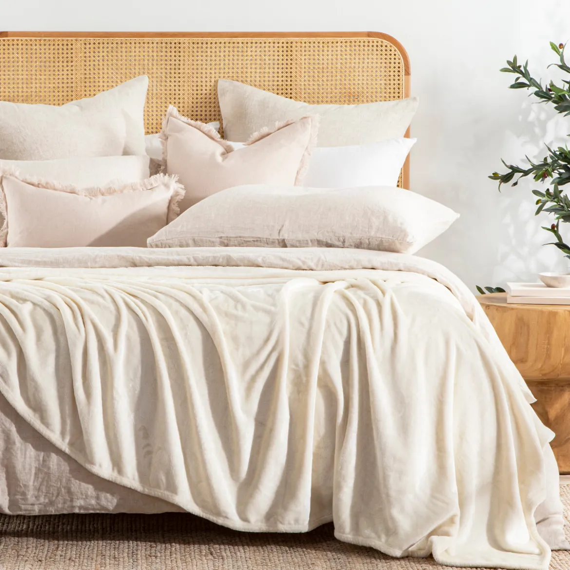 Simply The Softest 350gsm Microfibre Blanket